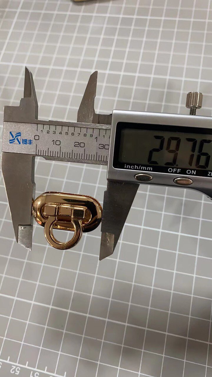 Mặt Khóa Túi Xách/Khóa Túi Xách/Khóa Túi/Phụ Kiện Khóa Kim Loại Cho Túi/Mặt Khóa Cặp-Túi-Clutch/Khóa Cài/handbag Twist Lock/Mặt Khóa FS Gập Salvatore Kích Thước 30x15mm Bóng Đẹp Hợp Kim Không Gỉ Phụ Kiện Túi Xách Phân Khúc Trung Cao Cấp - Màu Vàng 18K