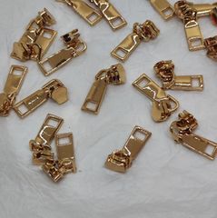 Đầu Khóa Kéo/Đầu khóa/Đầu kéo khóa/Đầu Củ Khóa Dây Kéo/Củ Khóa Kèm Tay/Óc Tay Khóa SH Răng 3 Kim Loại Trọng Lượng 4g Mạ Bóng Đẹp Ngâm 24h Trong Nước Muối Không Gỉ Phụ Kiện Làm Ba Lô Túi Xách Phân Khúc Cao Cấp - Màu Vàng 18K