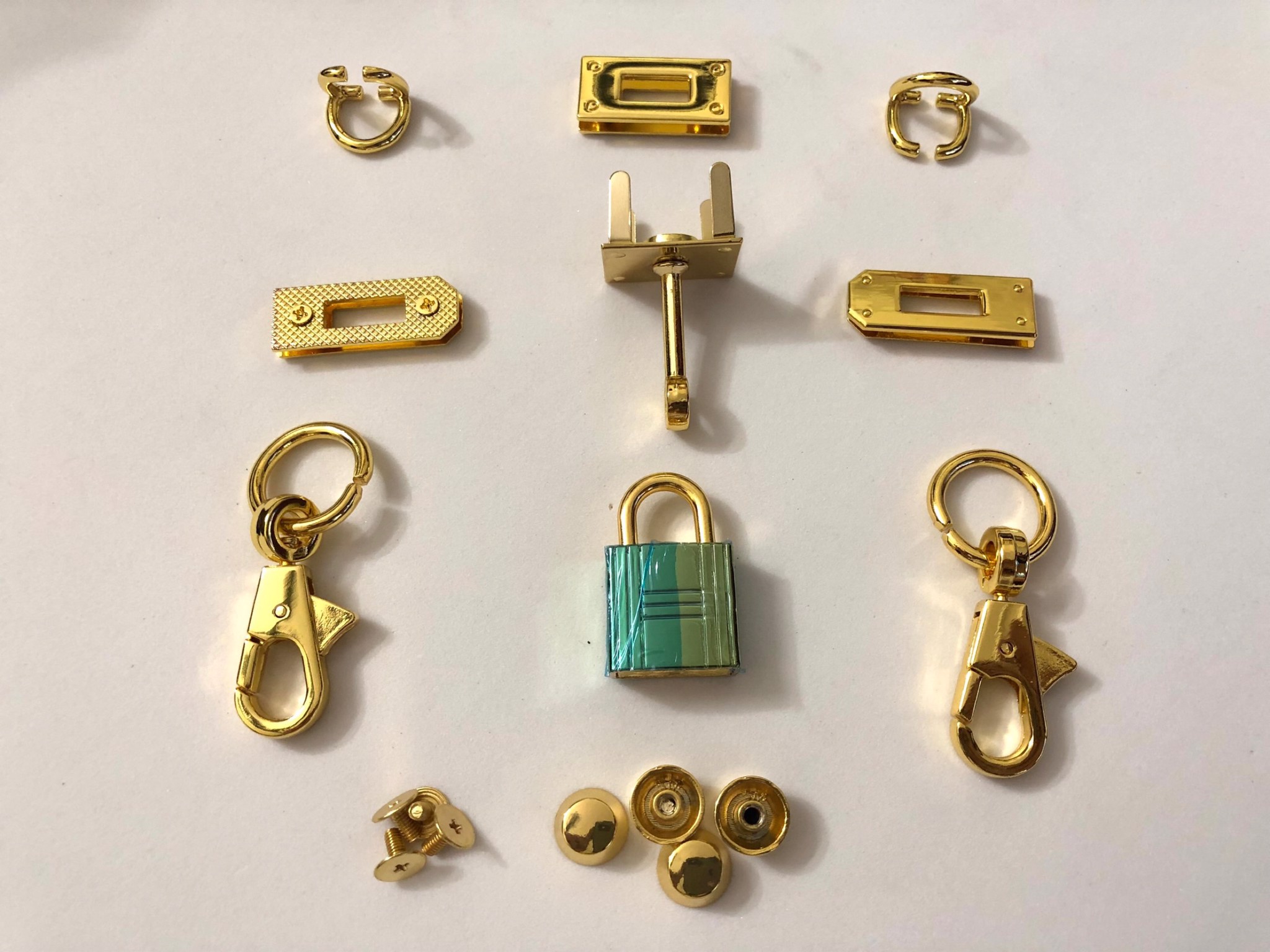 Full Set Kelly Màu Bạc 14 Chi Tiết( 2 Móc Chó -2 Khoen D-2 Tay Quai-1 Chữ Nhật- 4 Chân Đế- 1 Cần Khóa- 1 Ổ Khóa+ Ốc Vít )