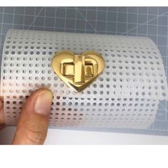 Mặt Khóa Túi Xách/Khóa Túi Xách/Khóa Túi/Phụ Kiện Khóa Kim Loại Cho Túi/Mặt Khóa Cặp-Túi-Clutch/Khóa Cài/handbag Twist Lock/Mặt Khóa Trái Tim JR Kích Thước 27x35mm Trọng Lượng 16g Bóng Đẹp Hợp Kim Không Gỉ Phụ Kiện Làm Túi Dòng Trung Cao - Màu Vàng 18K