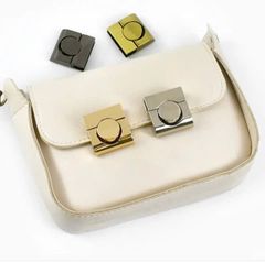 Mặt Khóa Túi Xách/Khóa Túi Xách/Phụ Kiện Khóa Kim Loại /Mặt Khóa Cặp-Túi-Clutch/Khóa Cài/handbag Twist Lock/Mặt Khóa FS Hình Chữ Nhật Nút Bấm Tròn Kích Thước 30mm Bóng Đẹp Hợp Kim Không Gỉ Phụ Kiện Túi Xách Phân Khúc Trung Cấp - Màu Vàng Nhạt