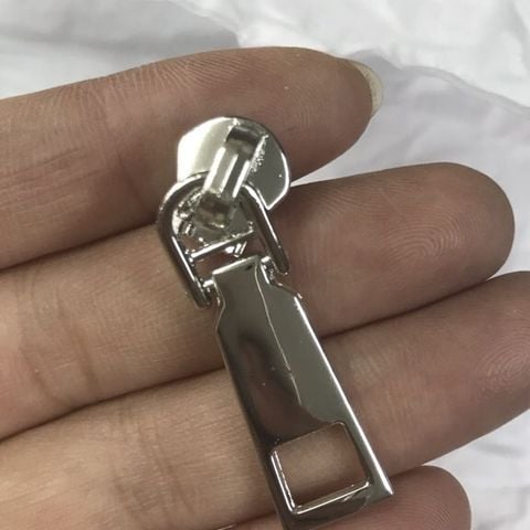 Đầu Khóa Kéo/Đầu khóa/Đầu kéo khóa/Đầu Củ Khóa Dây Kéo/Củ Khóa Kèm Tay/Óc Tay Khóa FS Răng 5 Kim Loại Mạ Thường Phụ Kiện Làm Ba Lô Túi Xách Phân Khúc Phổ Thông - Màu Trắng