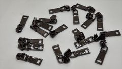 Đầu Khóa Kéo/Đầu khóa/Đầu kéo khóa/Đầu Củ Khóa Dây Kéo/Củ Khóa Kèm Tay/Óc Tay Khóa SH Răng 5 Kim Loại Trọng Lượng 7g Mạ Bóng Đẹp Ngâm 24h Trong Nước Muối Không Gỉ Phụ Kiện Làm Ba Lô Túi Xách Phân Khúc Trung Cao Cấp - Màu Hun Đen