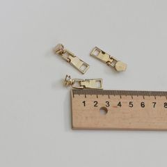 Đầu Khóa Kéo/Đầu khóa/Đầu kéo khóa/Đầu Củ Khóa Dây Kéo/Củ Khóa Kèm Tay/Óc Tay Khóa FS Răng Số 3 Kim Loại Mạ Thường Phụ Kiện Làm Ba Lô Túi Xách Phân Khúc Phổ Thông - Màu Vàng Nhạt