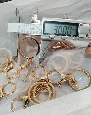 Chùm móc khóa Tôm hùm FS Đuôi tròn Kích thước 68mm Trọng lượng 8g- Màu Vàng 18K