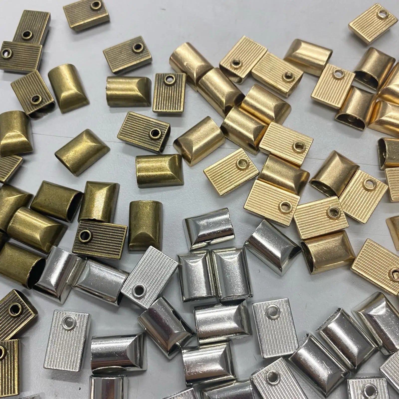 Bịt Đầu Khóa Fs- kèm đinh vít- Hàng mạ thường Pt- Vàng Nhạt