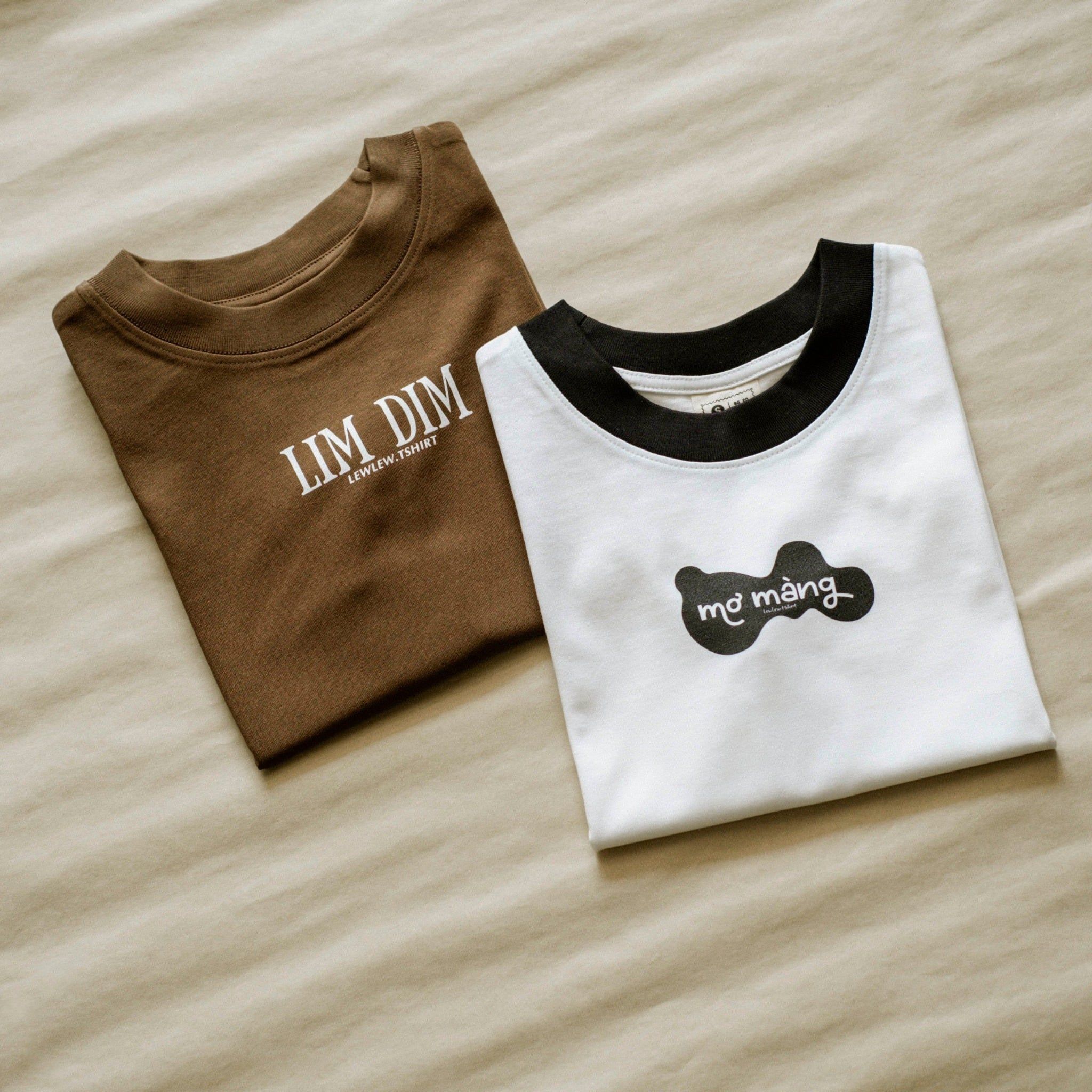 Mơ Màng Trắng Cổ Đen T-shirt