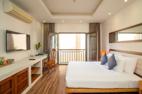  PREMIER SUPERIOR ROOM 