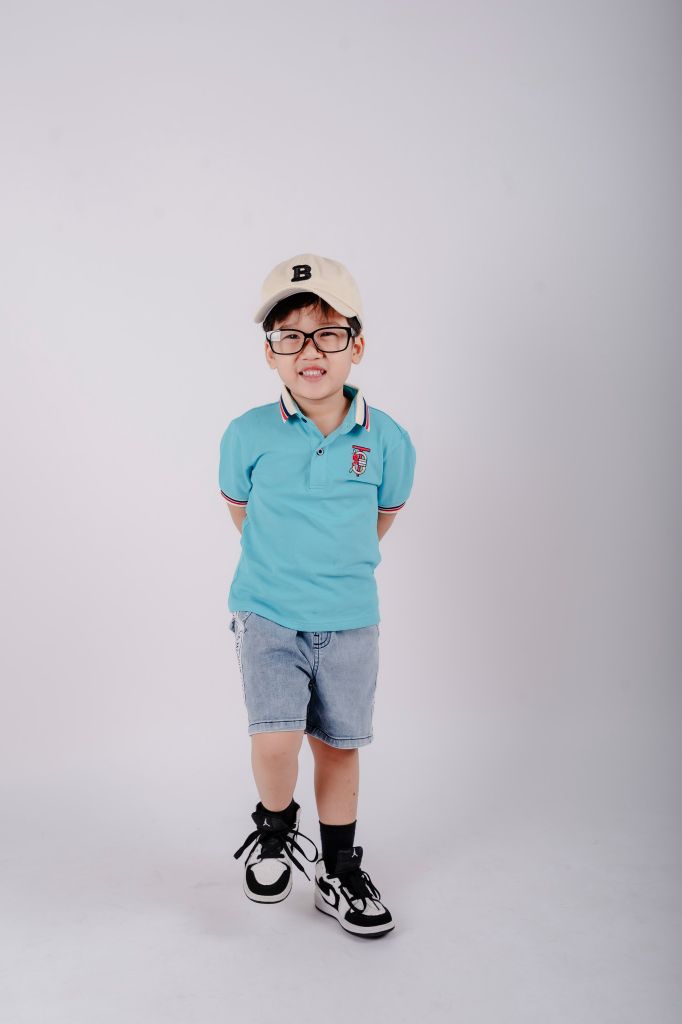 Áo Thun Cổ Bẻ Bo Sọc Thêu Chữ T Bé Trai