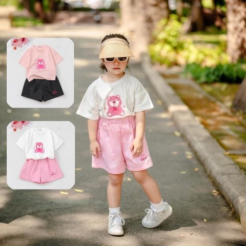 Set Bé Gái Áo Phom Rộng Kèm Quần Đùi Kaki In Gấu Lotso