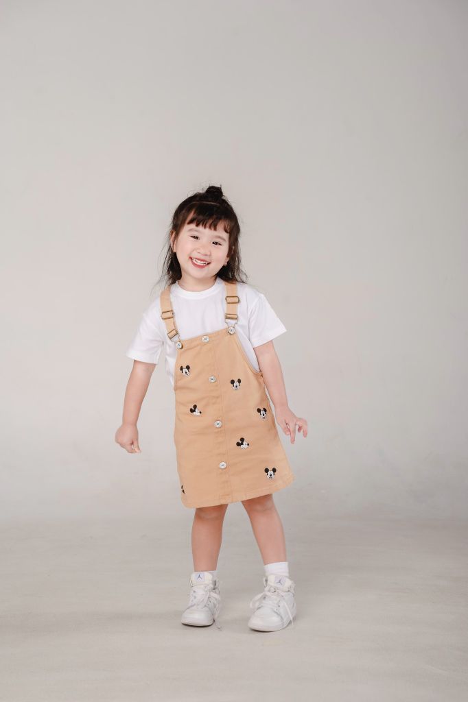 Set Yếm Kaki Bé Gái In Hoạ Tiết Mickey Nhiều Nút