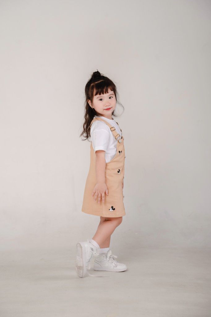 Set Yếm Kaki Bé Gái In Hoạ Tiết Mickey Nhiều Nút