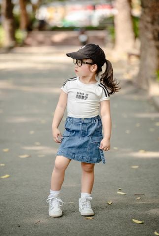 Áo Thun Bé Gái Croptop Viền Soc 1987