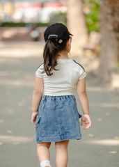 Áo Thun Bé Gái Croptop Viền Soc 1987