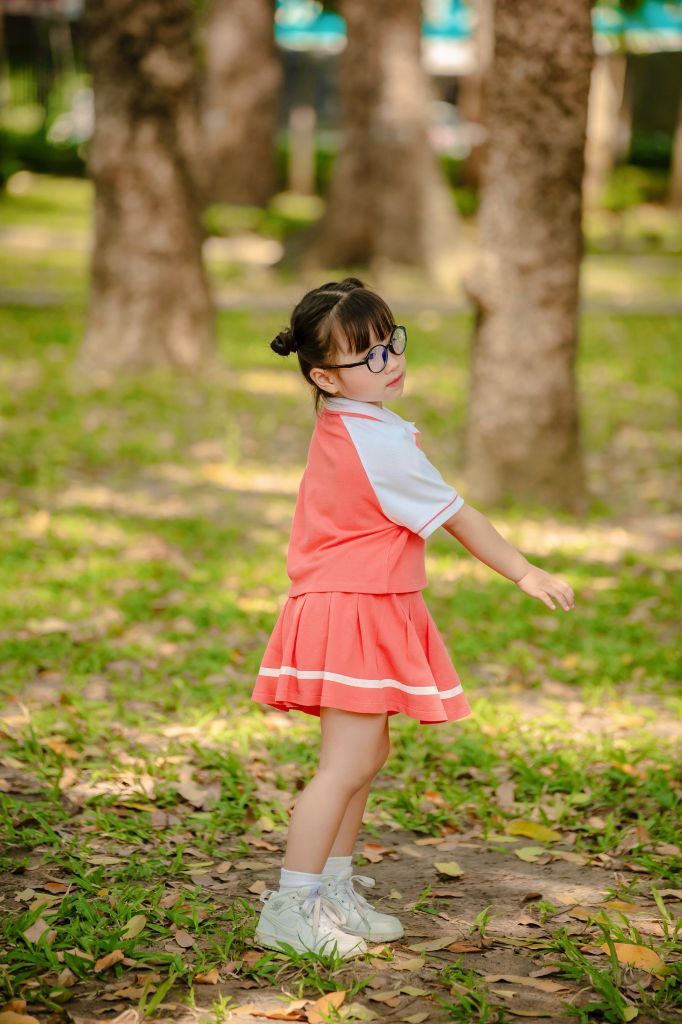 Set Váy Thể Thao Áo Cổ Bẻ Bé Gái In Chữ Min Min