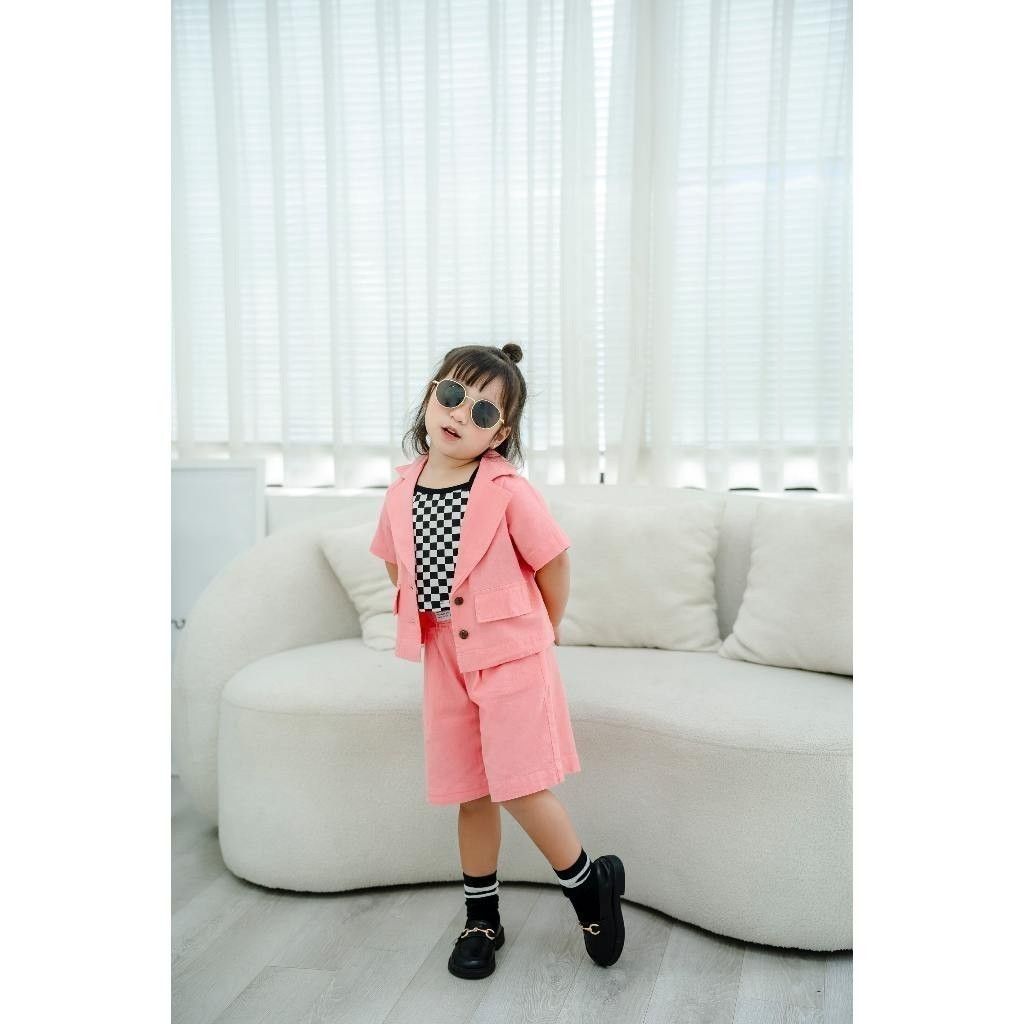Set Vest Ngắn Tay Bé Gái Kèm Quần Đùi Chất Liệu Linen Mix Áo Thun Caro