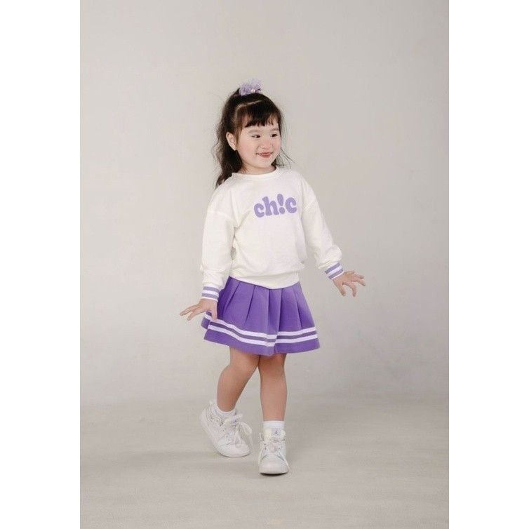 Set Bé Gái Áo Sweater Kèm Chân Váy Viền Sọc In Chữ Chic