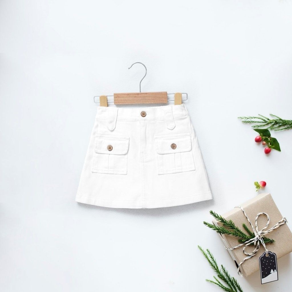 Quần Váy Kaki Bé Gái Đính Nút 2 Túi Hộp
