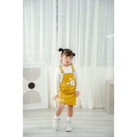 Set Yếm Váy Kaki Kèm Áo Dài Tay In Hình Thỏ Bé Gái