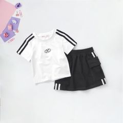 Set Chân Váy Thun Túi Hộp Viền Sọc Kèm Áo Thun In Chữ N Cho Bé Gái