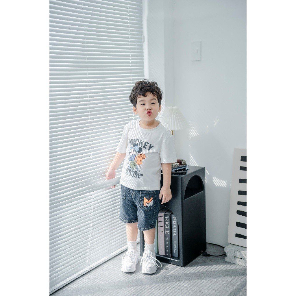 Set Áo Thun Mickey Kèm Quần Jean Lửng In Chữ M Bé Trai
