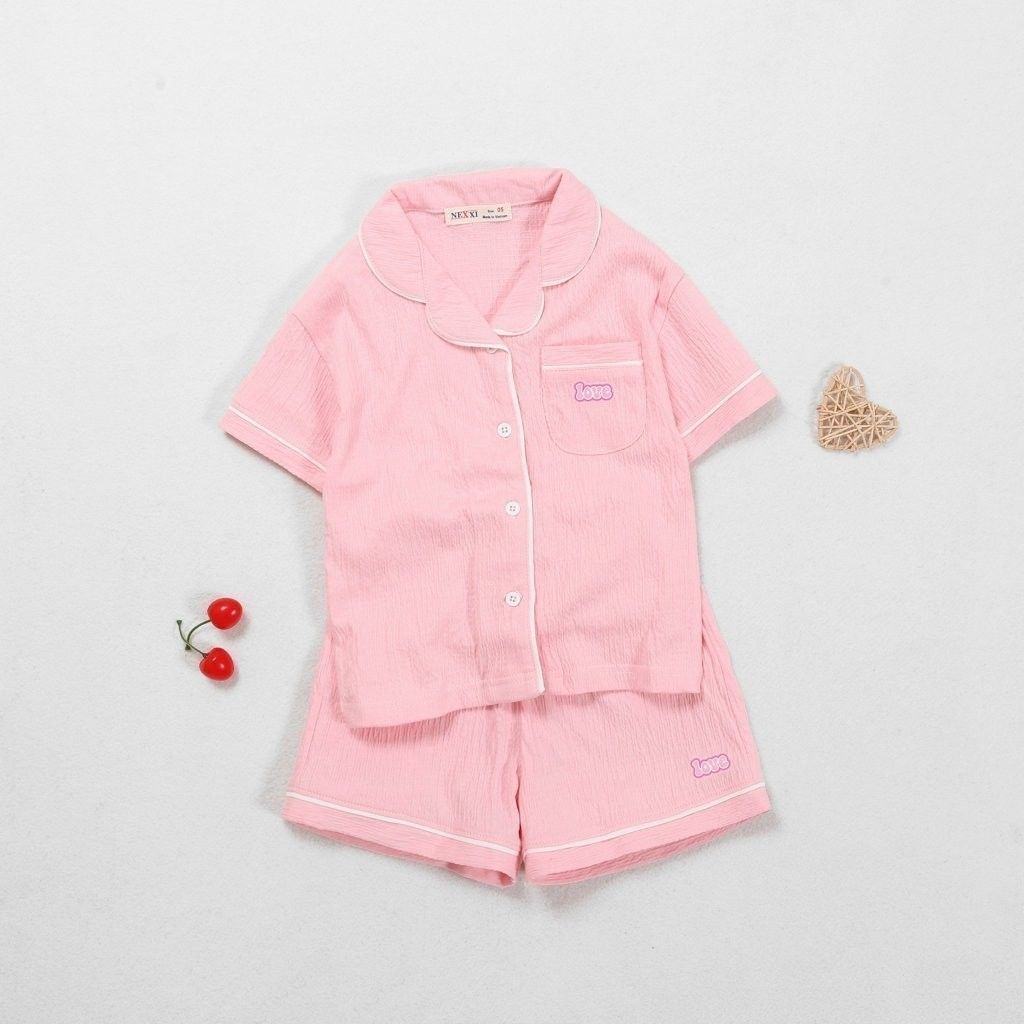 Bộ Pyjama Ngắn Tay Bé Gái In Chữ Love Trên Túi