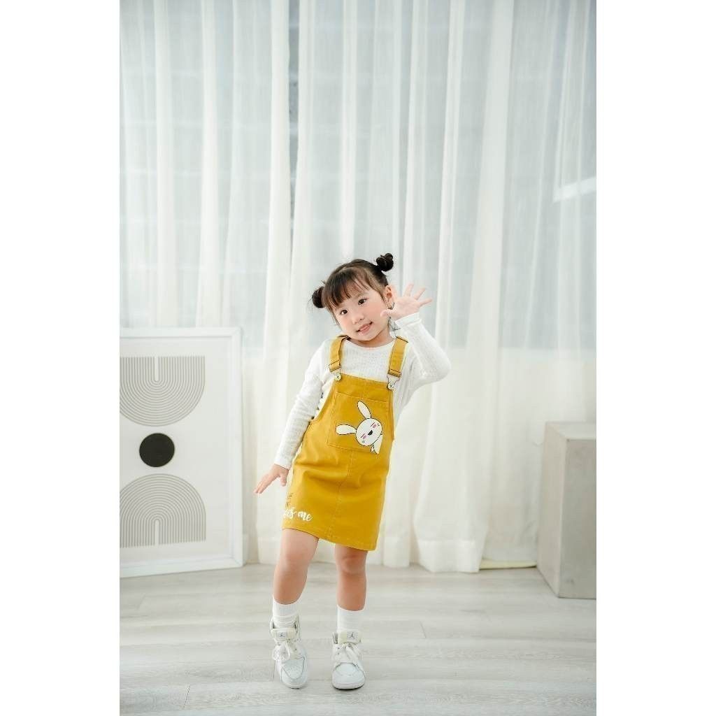 Set Yếm Váy Kaki Kèm Áo Dài Tay In Hình Thỏ Bé Gái