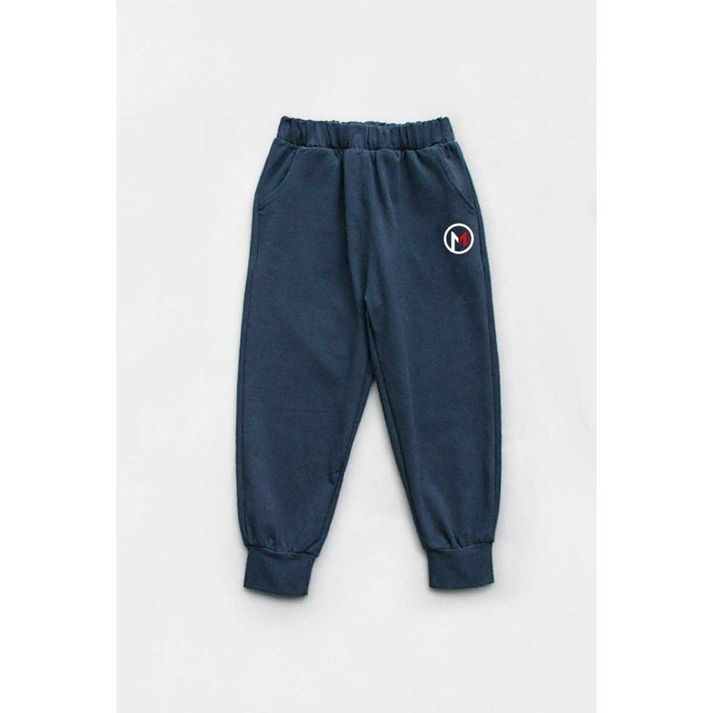 Quần Jogger Thun Bé Trai Thêu Logo Chữ M