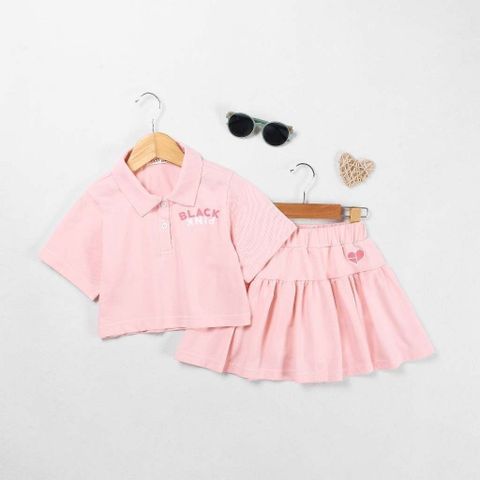 Bộ Chân Váy Kèm Áo Thun Cổ Bẻ In Black Pink
