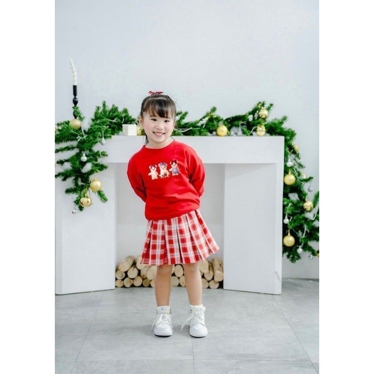 Set Noel Cá Tính Cho Bé Gái Với Áo Sweater Kèm Chân Váy Caro