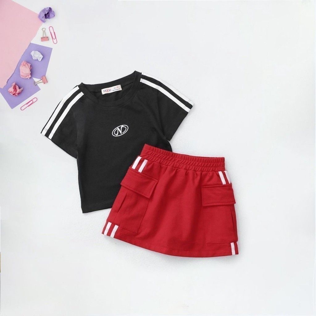 Set Chân Váy Thun Túi Hộp Viền Sọc Kèm Áo Thun In Chữ N Cho Bé Gái