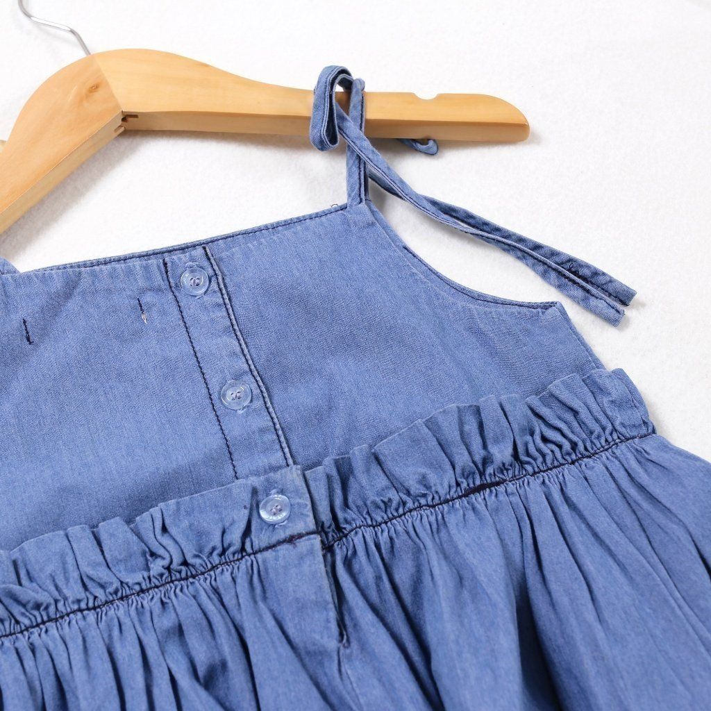 Đầm Jean 2 Dây Nơ Xếp Ly Ngực Bé Gái
