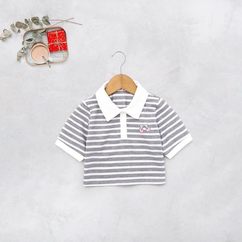 Áo Thun Sọc Cổ Bẻ Croptop Bé Gái In Cherry