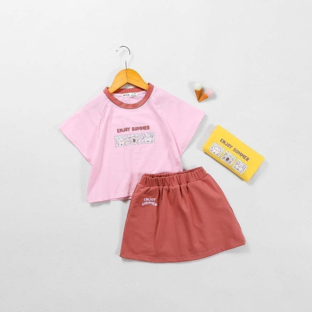 Set Chân Váy Kèm Áo Thun Bé Gái Dễ Thương In Chữ Enjoy Summer