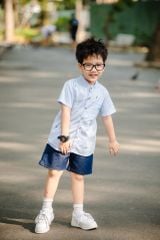 Set Bé Trai Sơ Mi Cổ Trụ In Họa Tiết Cá Sấu Kèm Quần Sọt Jean