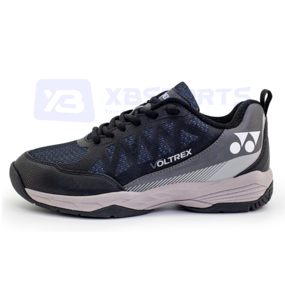 Giày cầu lông Yonex Voltrex màu đen phối xám bạc, thân lưới đen có họa tiết tam giác, chữ VOLTREX trắng, logo YY bạc ở gót giày, đế giữa xám nhạt