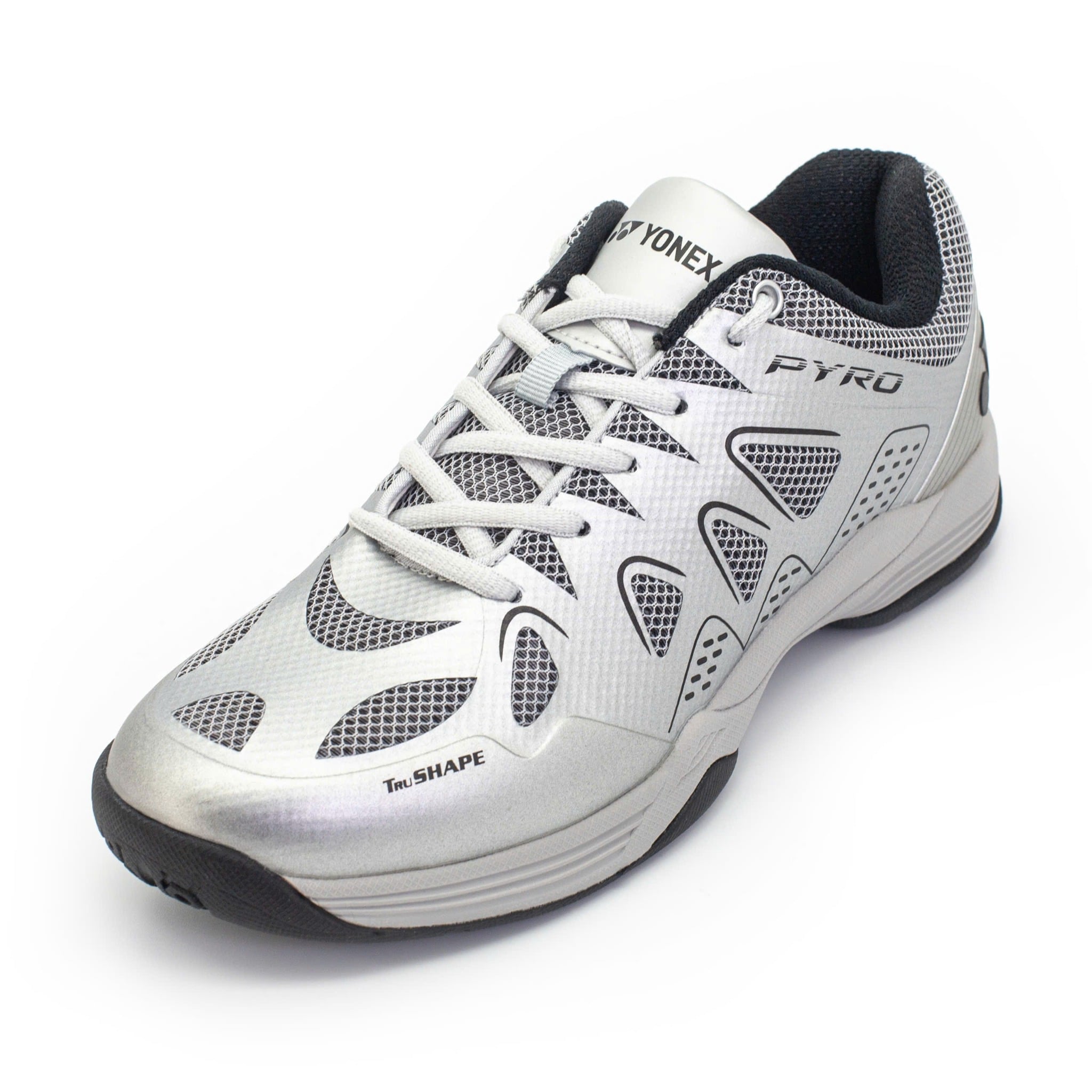 Giày cầu lông Yonex Pyro màu xám bạc phối đen, thân giày xám bạc ánh kim với lưới đen, chữ PYRO đen ở gót, chữ TruSHAPE ở mũi giày, đế đen