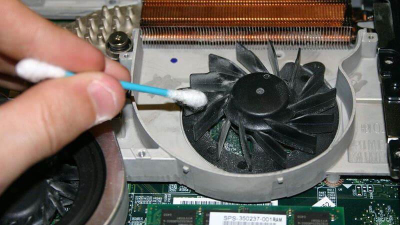 quạt tản nhiệt laptop kêu to