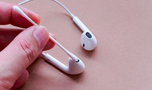 BỎ TÚI 3 CÁCH KHÔNG BỊ ĐAU TAI KHI ĐEO TAI NGHE 11 đau tai khi đeo tai nghe
