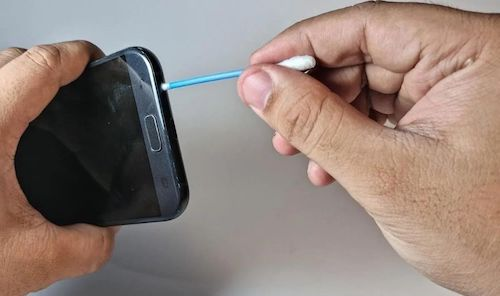 HƯỚNG DẪN VỆ SINH TAI NGHE CHỤP TAI ĐƠN GIẢN 14 Ve sinh jack cam tai nghe tren dien thoai