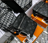  TÚI ĐEO CHÉO NAM LV MINI 