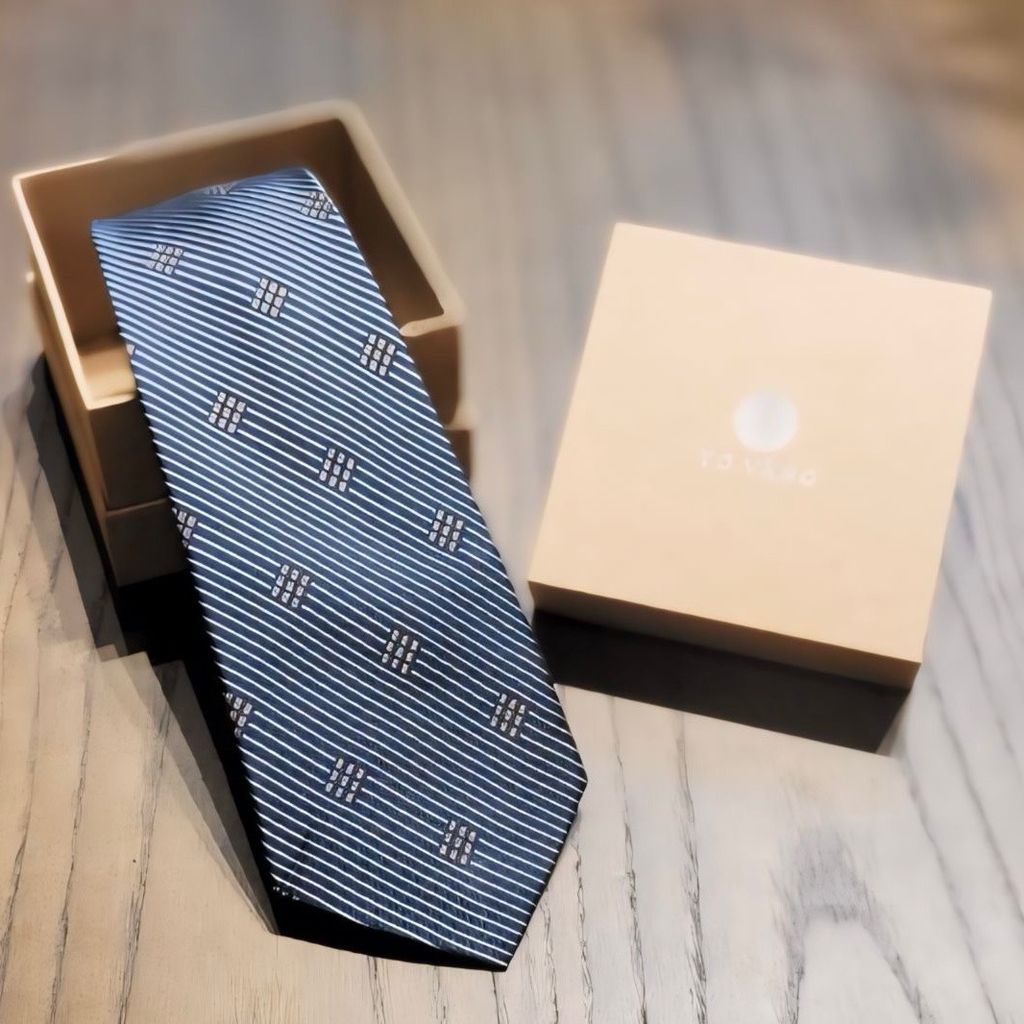 Cravat lụa tơ tằm