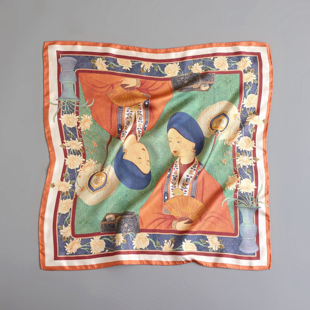 The Queen Silk Scarf / size 65x65