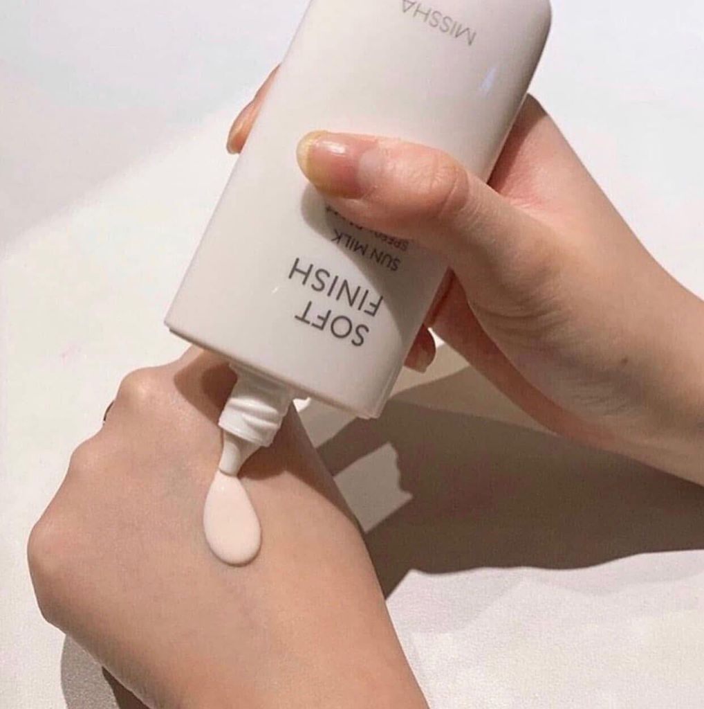 Kem Chống Nắng Missha Hồng Dạng Sữa Dịu Nhẹ, Nâng Tông Da Missha All-Around Safe Block Soft Finish Sun Milk SPF50+ PA+++ 70ml