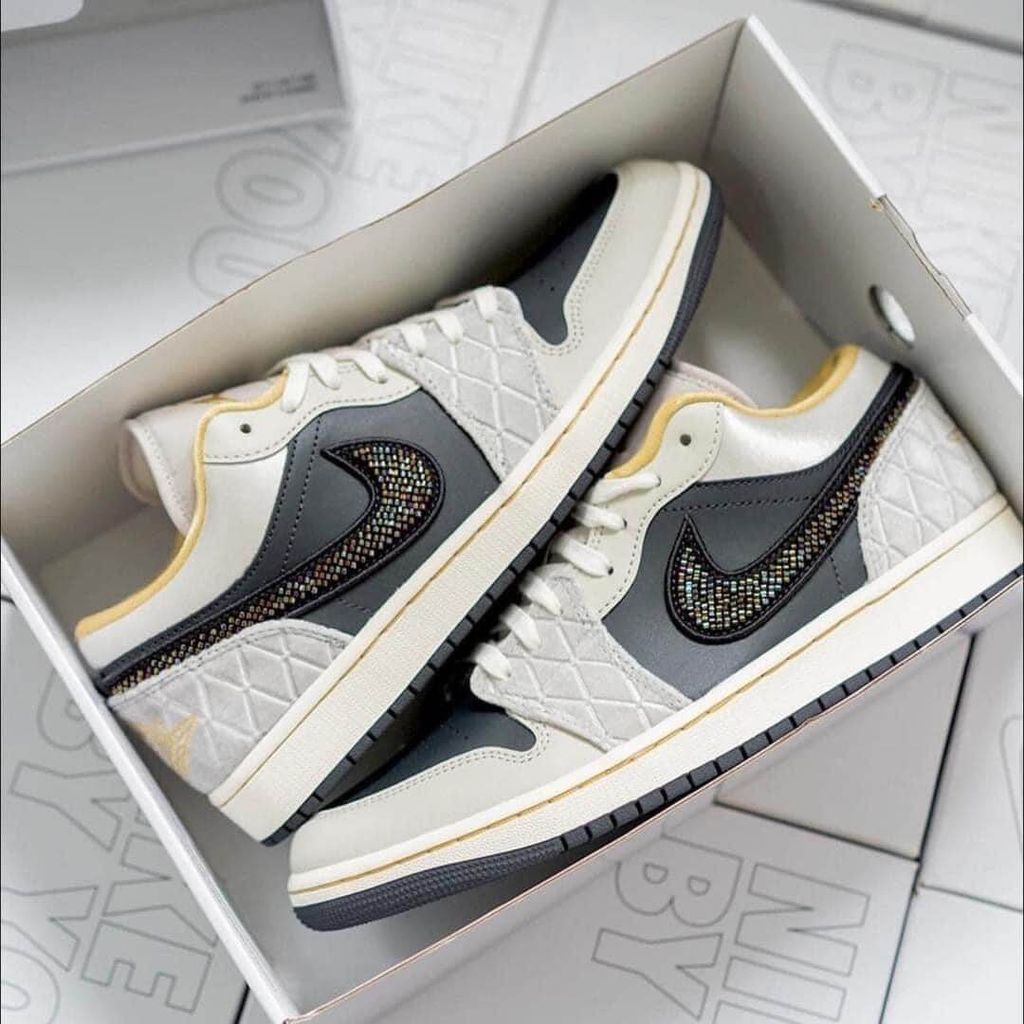(ORDER) Air Jordan 1 Low Beaded Swoosh DV1762 001