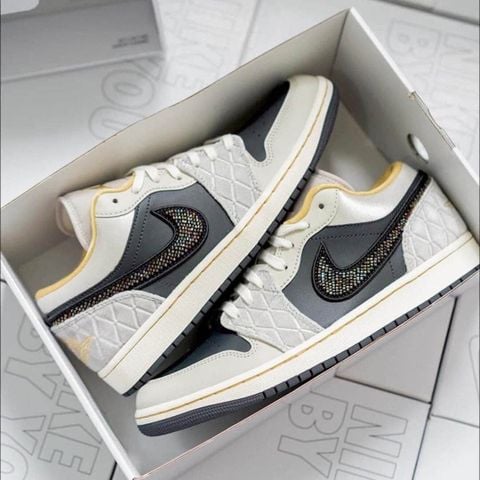 (ORDER) Air Jordan 1 Low Beaded Swoosh DV1762 001