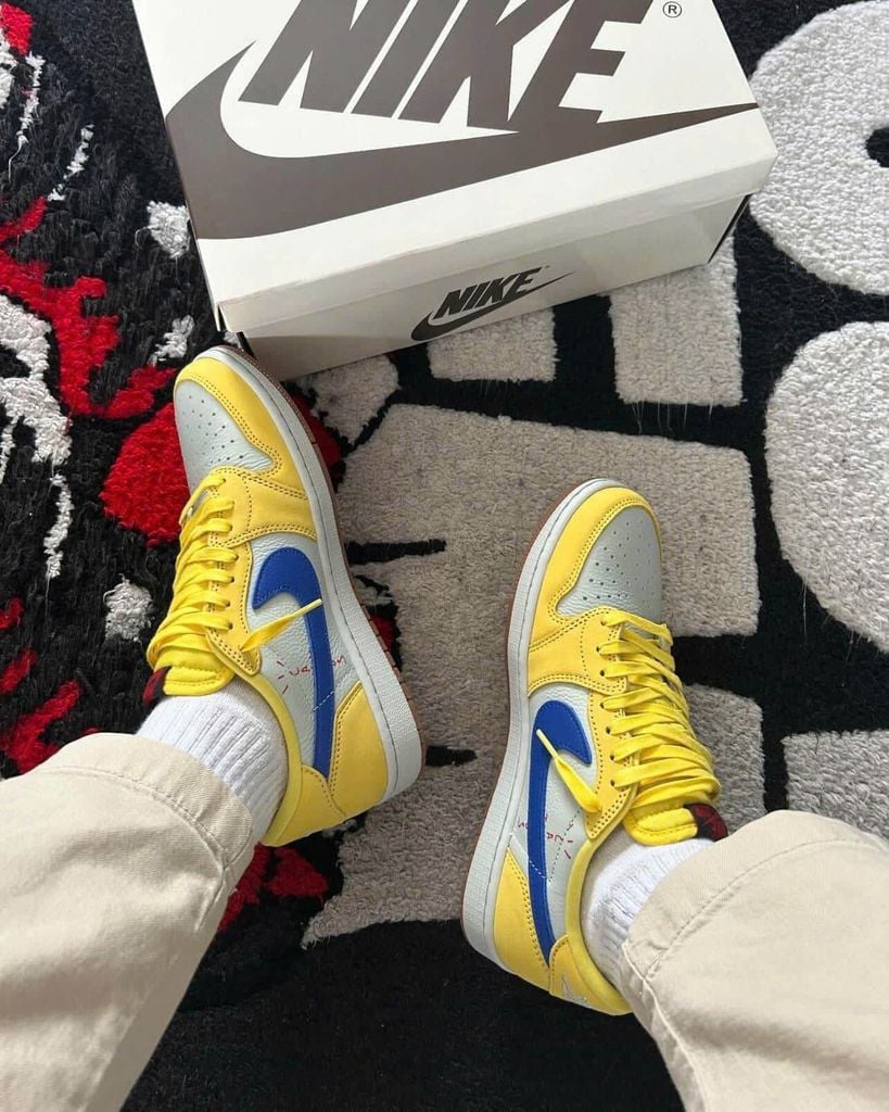 Air Jordan 1 Low Travis Scott Canary DZ4137 700