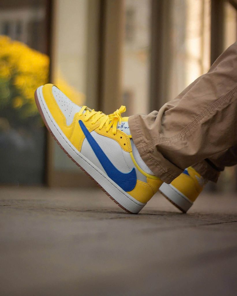 Air Jordan 1 Low Travis Scott Canary DZ4137 700