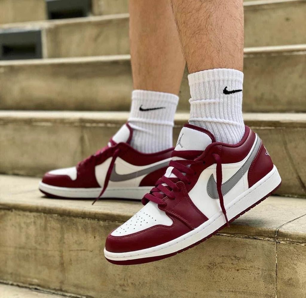 (SALE) Nike Air Jordan 1 Low White Bordeaux 553558 615