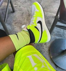 Nike Air Jordan 1 High OG Volt 555088 702